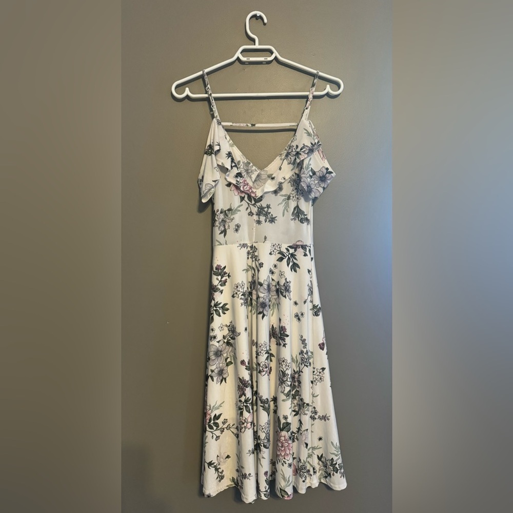 Floral dress. - Picture 2 of 4